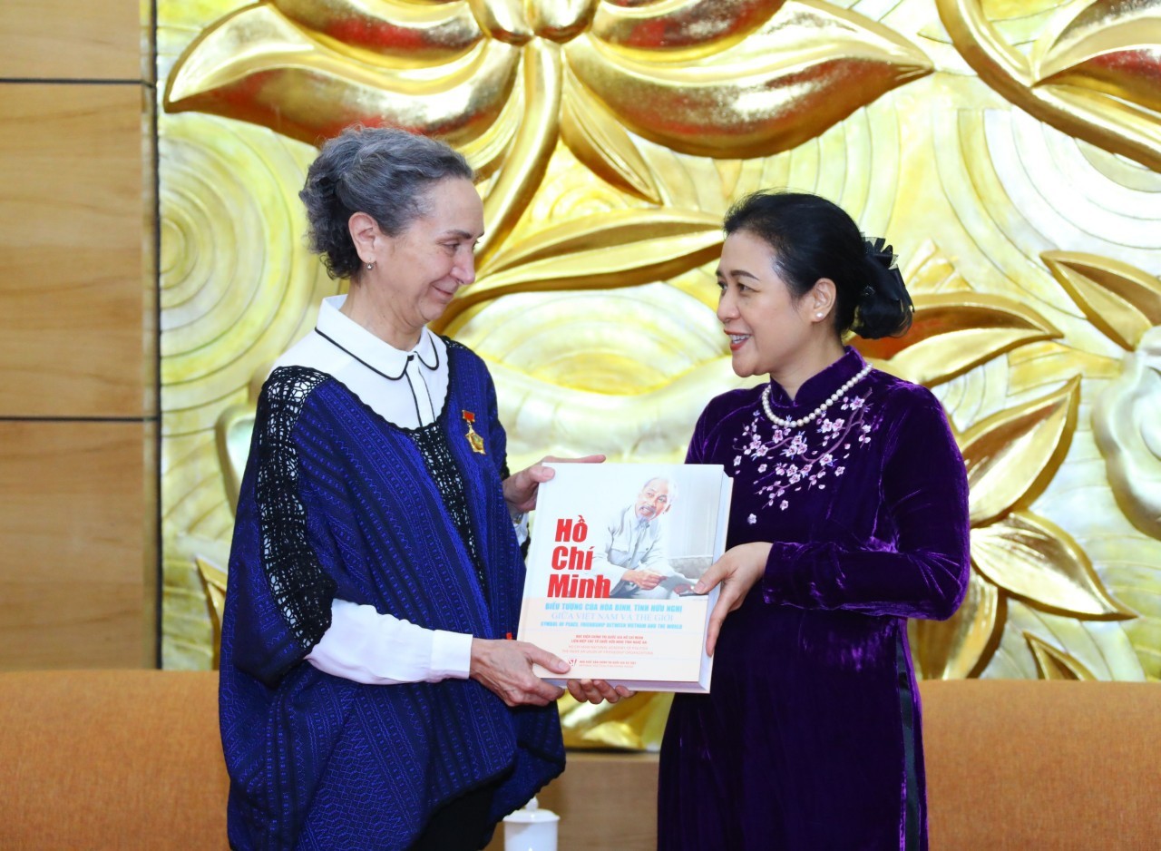 Sarah Valdez Bolano - Friendly Mexican Ambassador in Vietnamese's Eyes