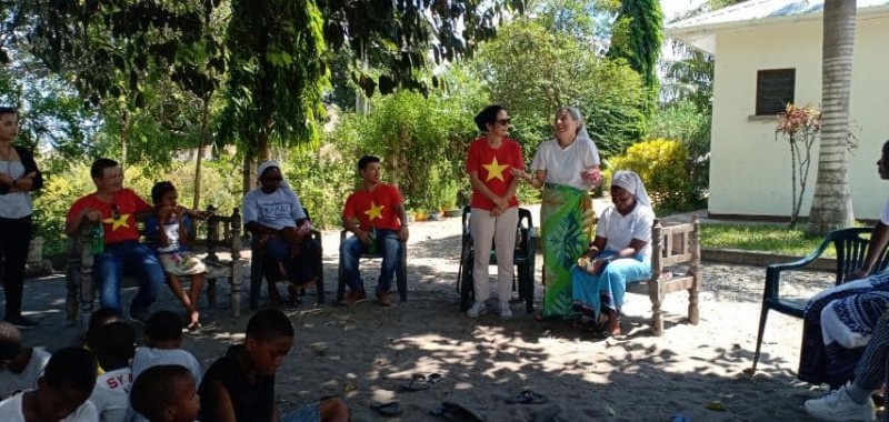 vietnamese women association in tanzania presents necessities to orphans
