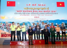 lao cai children receive warm clothes