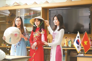 korean vietnamese girl grand prize winner of korea multicultural youth awards