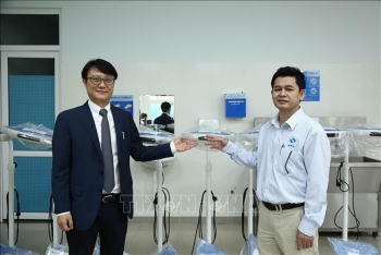 quang ngai province da nang city receive medical supplies from rok