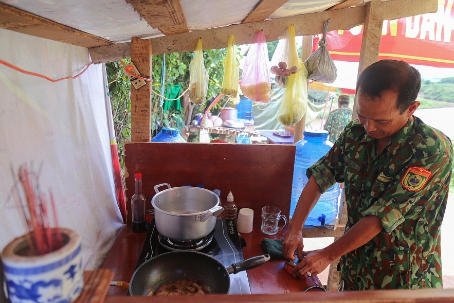 5306 chot bien phong kiem soat dich viet lao06 1597655187