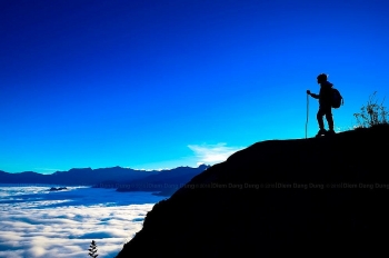 conquering y ty to hunt cloud on the lao than peak