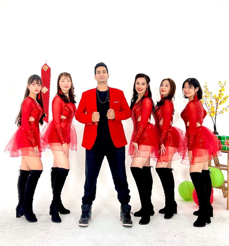 Expats Groove to the Rhythm of Tet Celebration
