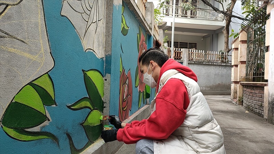 Hai Phong Artists Raise Holiday Spirit with Colorful Fresco Alley
