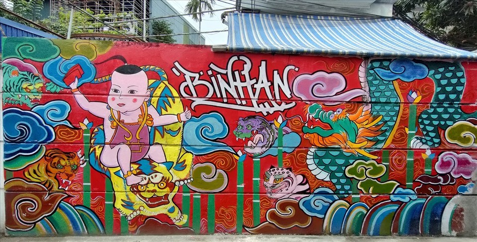 Hai Phong Artists Raise Holiday Spirit with Colorful Fresco Alley
