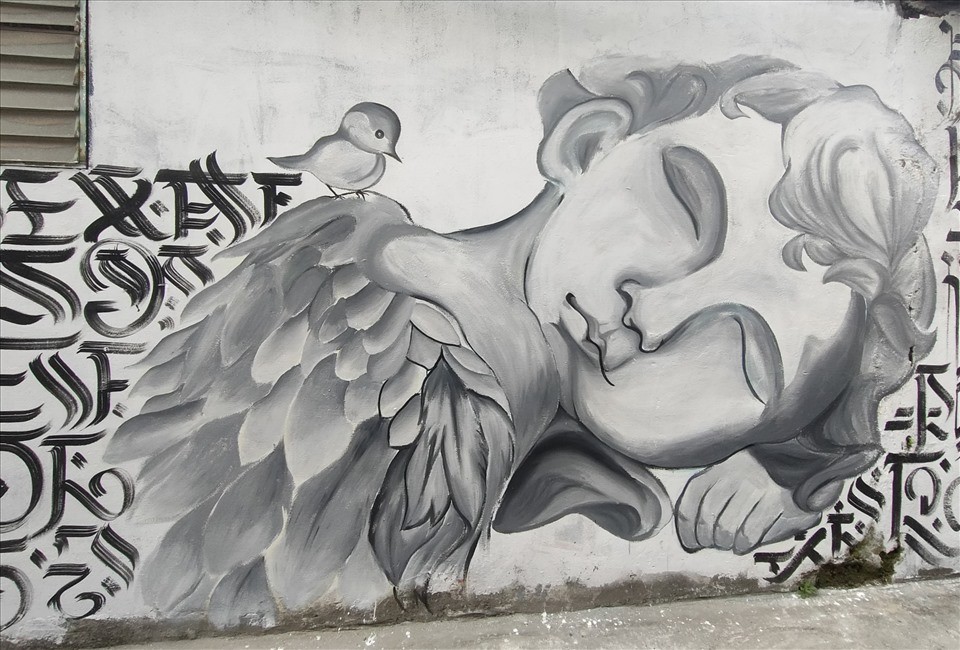 Hai Phong Artists Raise Holiday Spirit with Colorful Fresco Alley