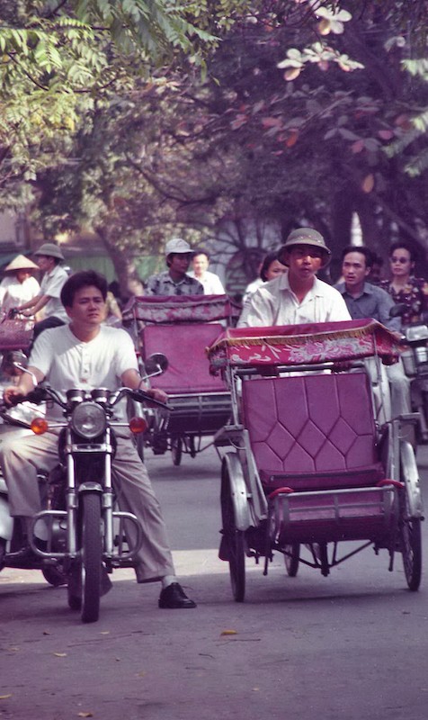 Japanese Photographer Captures The Golden Age of Xich Lo in Hanoi Japanese Photographer Captures The Golden Age of Xich Lo in Hanoi