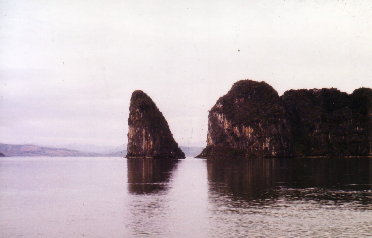 Yesteryear in Ha long Bay through Lenses of Foreign Tourists Yesteryear in Ha long Bay through Lenses of Foreign Tourists