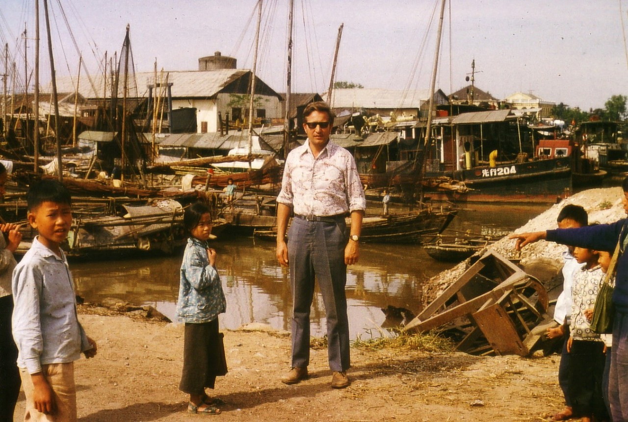 Yesteryear in Ha long Bay through Lenses of Foreign Tourists Yesteryear in Ha long Bay through Lenses of Foreign Tourists