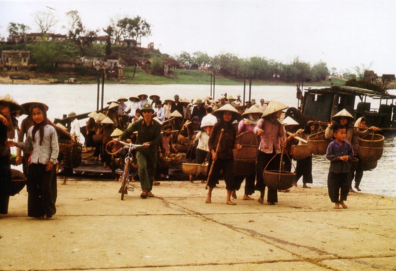 Yesteryear in Ha long Bay through Lenses of Foreign Tourists Yesteryear in Ha long Bay through Lenses of Foreign Tourists