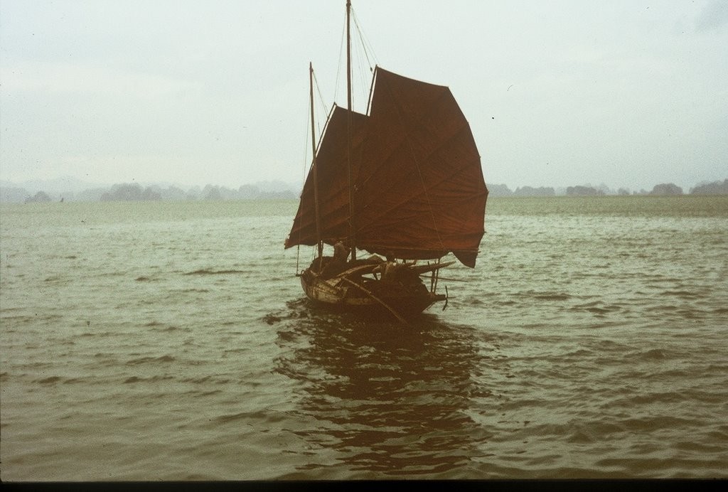 Yesteryear in Ha long Bay through Lenses of Foreign Tourists Yesteryear in Ha long Bay through Lenses of Foreign Tourists