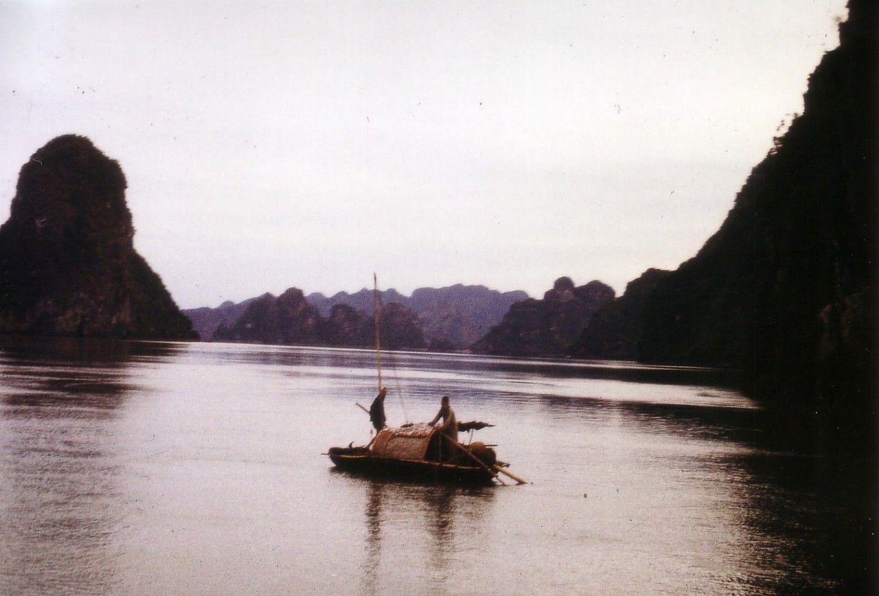 Yesteryear in Ha long Bay through Lenses of Foreign Tourists Yesteryear in Ha long Bay through Lenses of Foreign Tourists