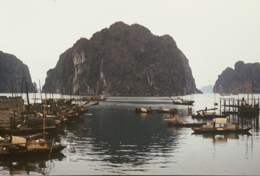 Yesteryear in Ha long Bay through Lenses of Foreign Tourists Yesteryear in Ha long Bay through Lenses of Foreign Tourists