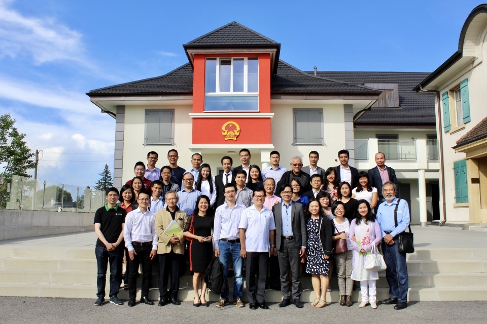 Association of Vietnamese Intellectuals and Experts in Switzerland Contributes to Homeland