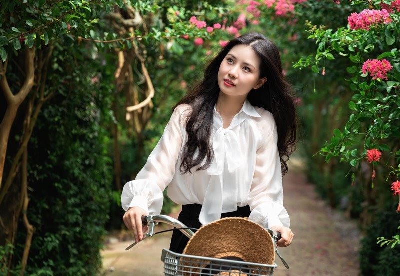 Picturesque Multiflora Roses Garden in Hanoi
