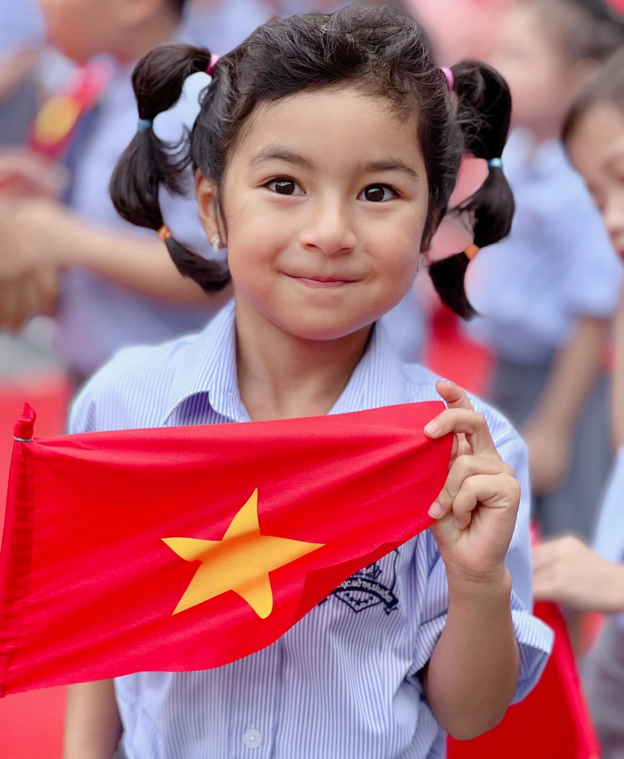 Vietnamese – Pakistani Couple Want Their 6-year-old Daughter to Learn Vietnamese