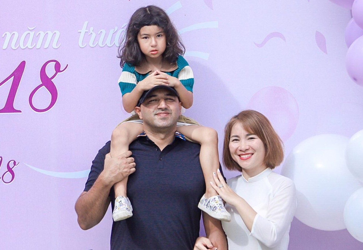 Vietnamese – Pakistani Couple Want Their 6-year-old Daughter to Learn Vietnamese