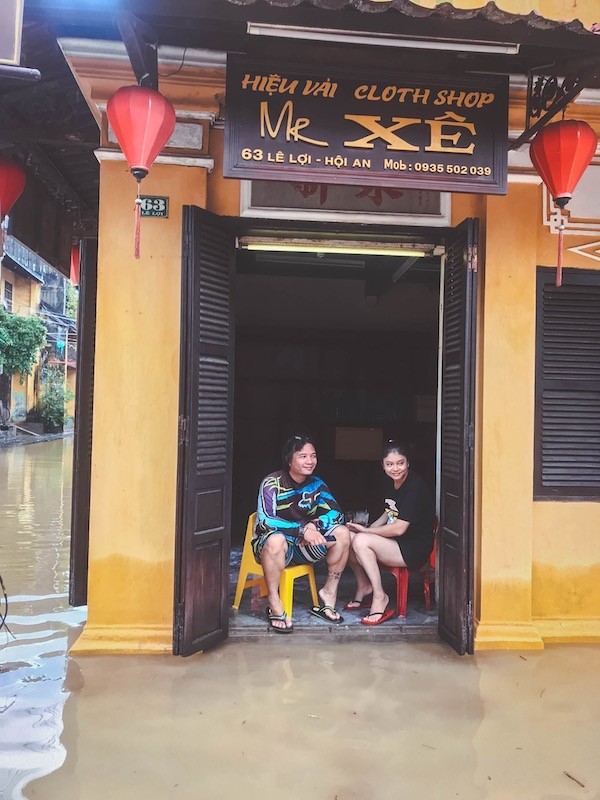 Hoi An Attracts Tourists Even in Flooding Season