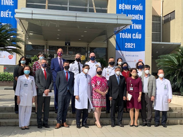 Vietnam Receives DNA Sequencing Device for Covid-19 Variants Donated by USA