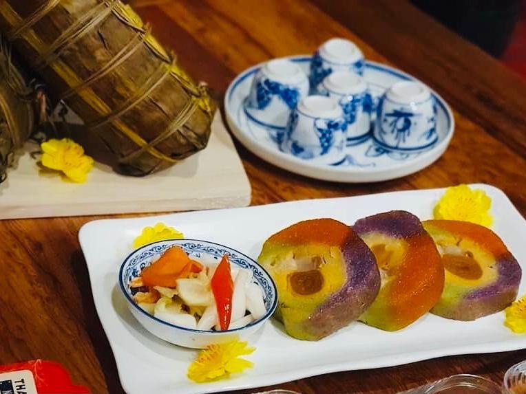 Khmer Entrepreneur Treasures Heritage with Five-color Tet Cake