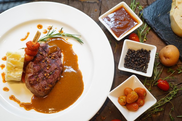 Tet's Eve Romantic Date Spots in HCMC