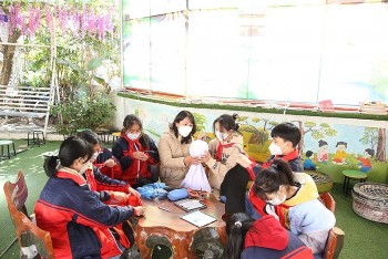 Teacher Devotes to Provide English Lessons on Frontier Land
