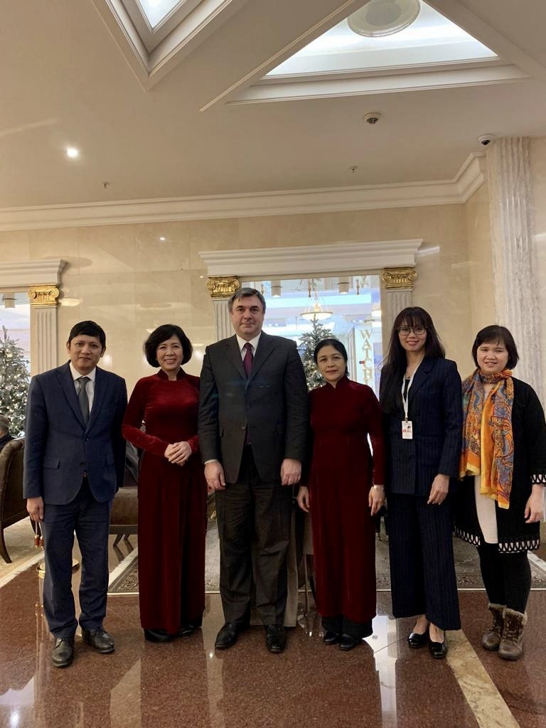VUFO President Works with St. Petersburg Official to Boost People-to-people Exchange