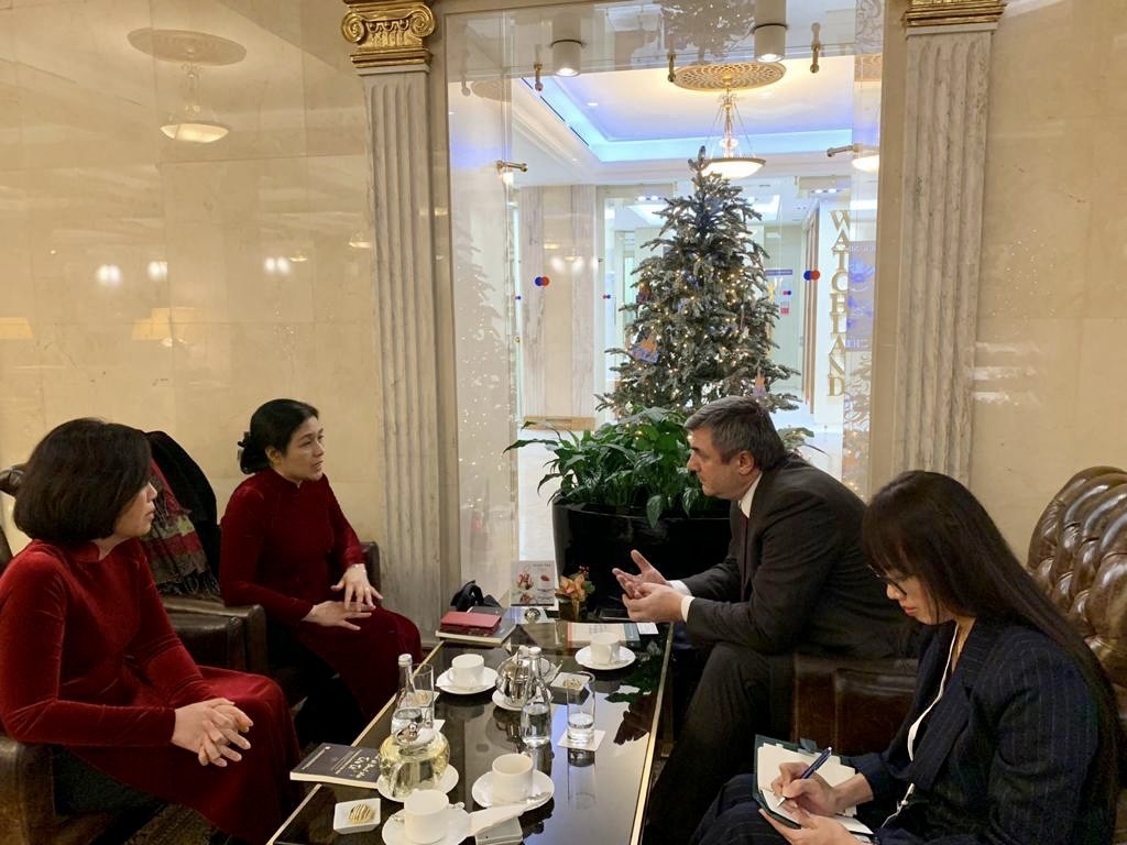 VUFO President Works with St. Petersburg Official to Boost People-to-people Exchange