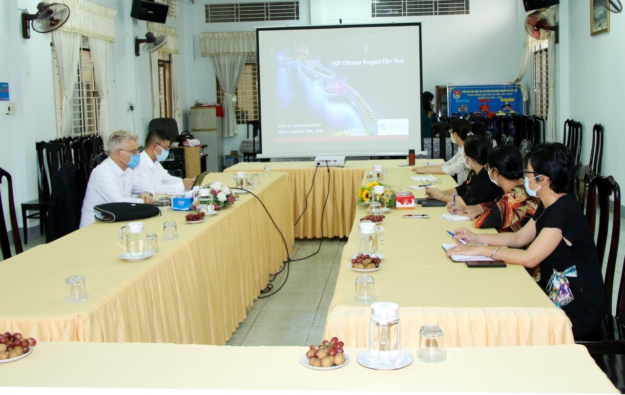 Leaders of the Union of Can Tho City and leaders of Can Tho University discussed at the meeting with FNF.