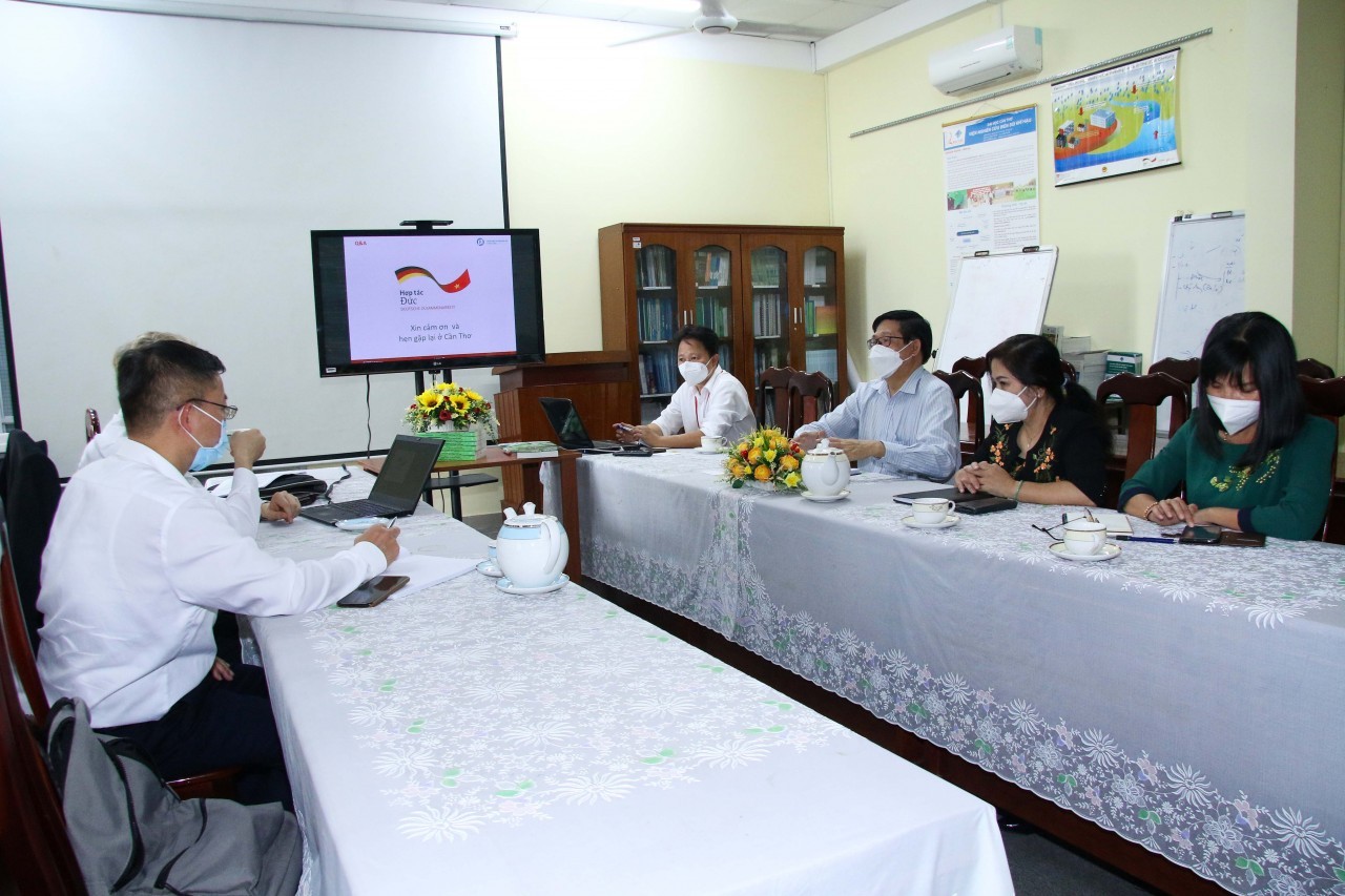 Leaders of the Union of Can Tho City and leaders of Can Tho University discussed at the meeting with FNF.