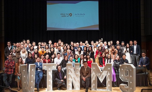 Vietnamese Auction Gala Spreads Christmas Cheer in US