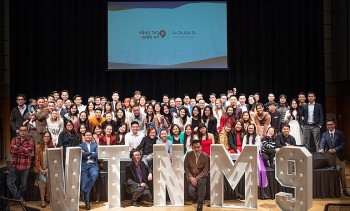 Vietnamese Auction Gala Spreads Christmas Cheer in US