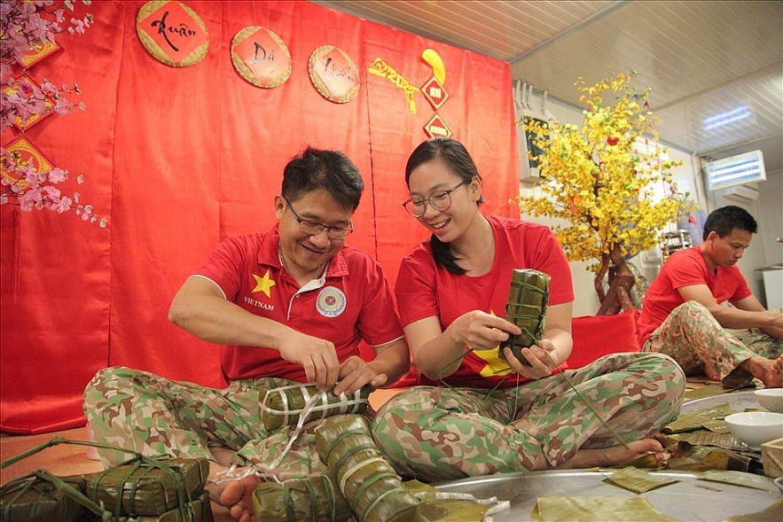 Due to the Covid-19 pandemic and the most severe flooding last year, it is hard to find materials for the Tet celebration.