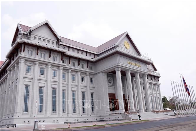 Vietnam hands over National Assembly Building to Laos