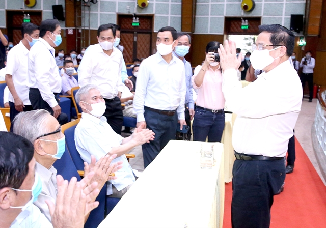 Prime Minister Phạm Minh Chính (right) meets voters in the Mekong Delta's Cần Thơ City on Saturday. — VNA/VNS Photo 