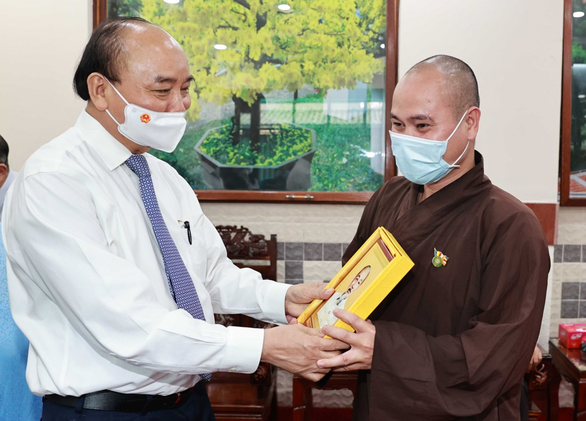 State president highlights aspiration for prosperous, powerful nation