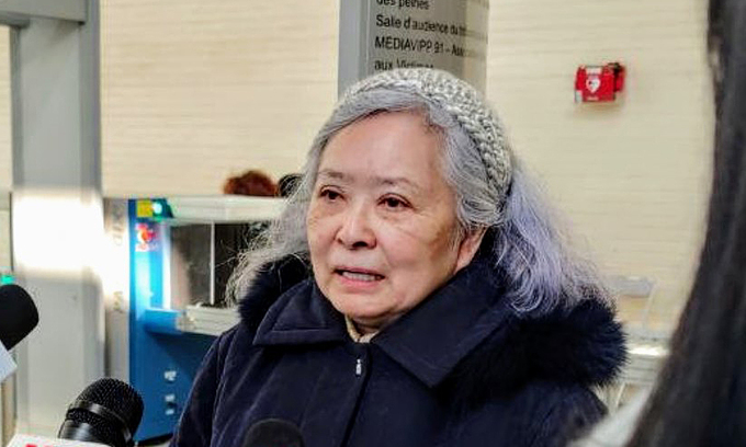 Tran To Nga talks to the press outside the court in the Paris suburb of Evry in January, 2021. Photo by Collectif Vietnam-Dioxine.