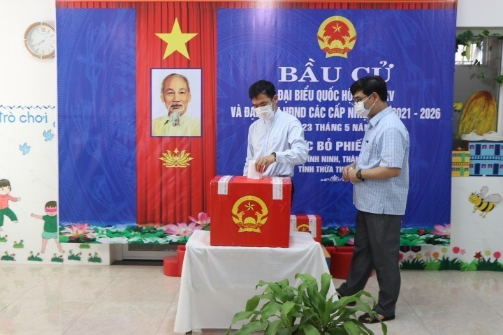 Catholic voters in Vinh Ninh ward, Hue city go to the polls. (Photo: Do Truong/VNA)