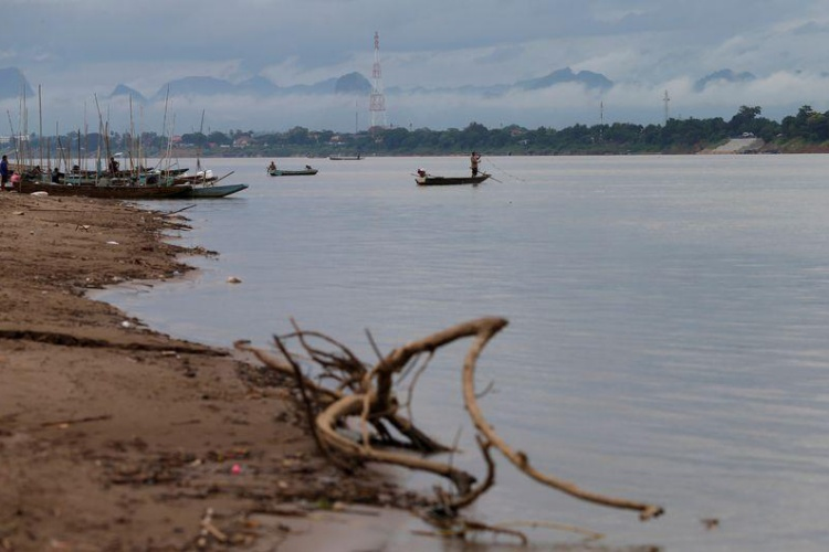 Fishermen fish in the Mekong River in Nakhon Phanom, Thailand, July, 2019. Photo by Reuters.