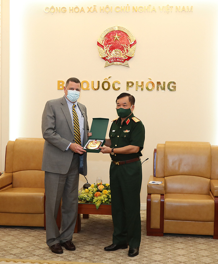 Vietnam, US to further cooperate in war legacy relief