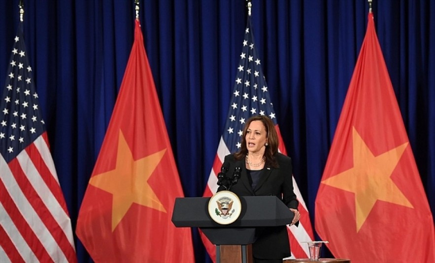 VP Kamala Harris speaks to the press at a press briefing held in Hanoi on August 26. (Photo: VNA)