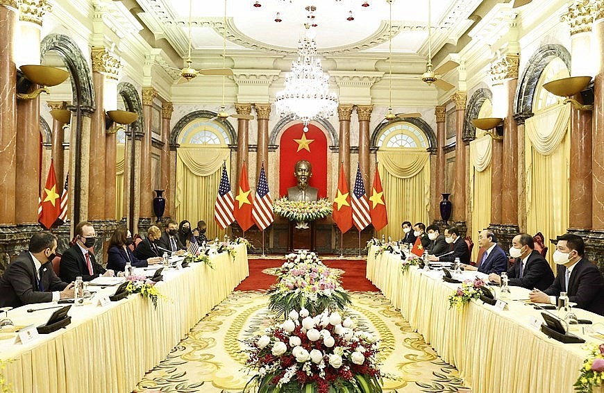 The same day, Harris meets with State President Nguyen Xuan Phuc to discuss issues related to the US - Vietnam relations as well as regional issues of mutual concern.
