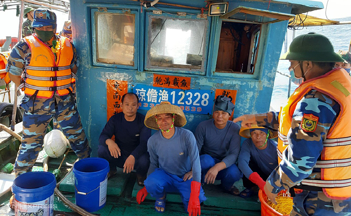 chinese vessels found fishing illegally in vietnams waters