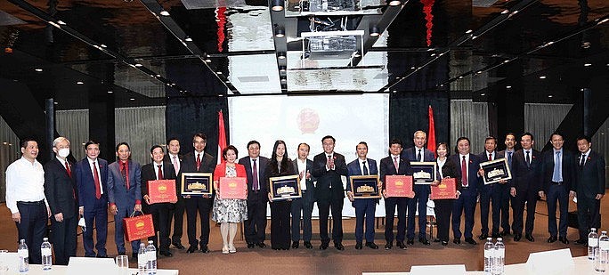 Top legislator holds “special meeting” with Overseas Vietnamese