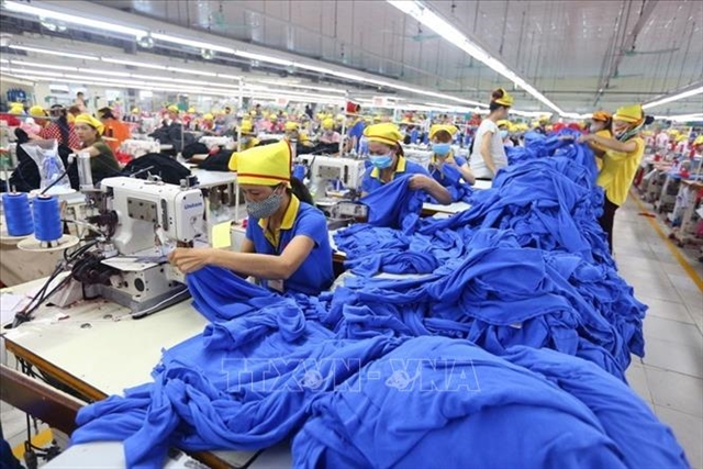 average wage at domestic firms rises 52 percent lowest in decade survey