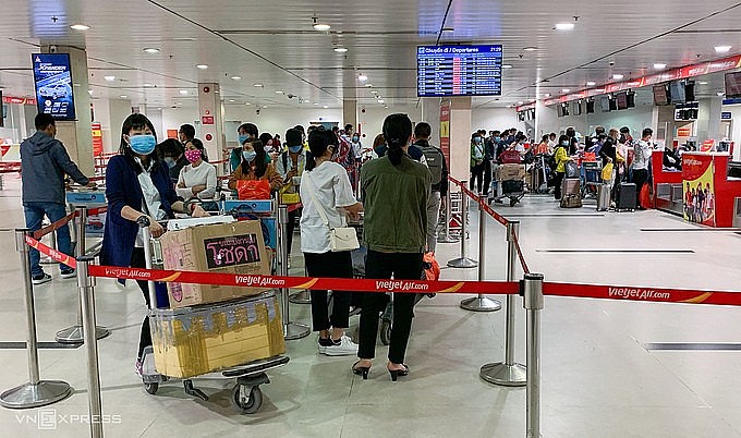 Passengers at Tan Son Nhat Airport in HCMC, February 2021. Photo by VnExpress