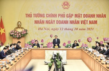 Leaders Pledge Optimal Conditions for Businesses to Operate Normally