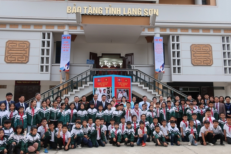 1105 students
