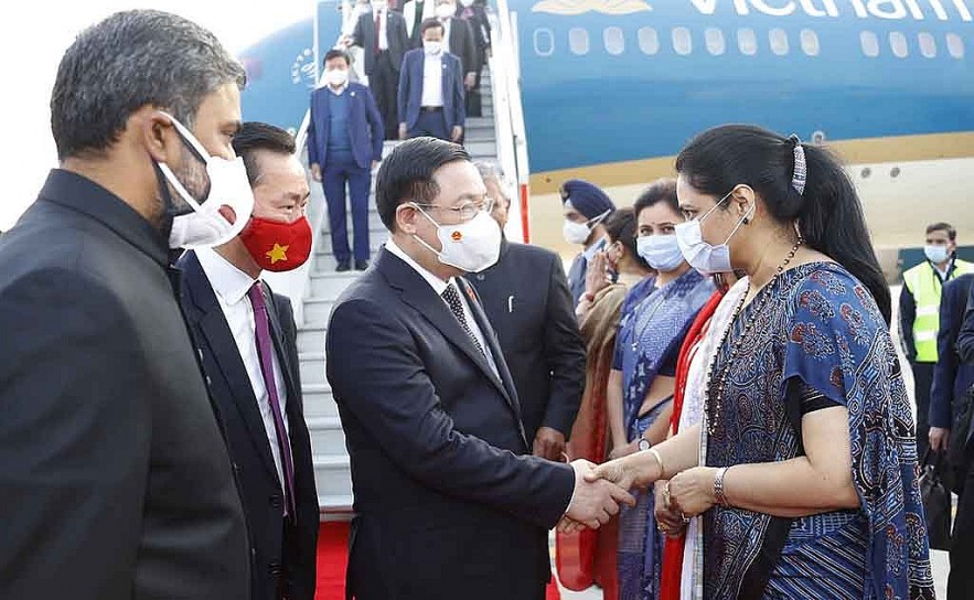 Top Legislator Begins Official Visit to India